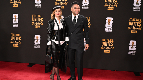 Falcao junto a su esposa en la alfombra roja del sorteo del Mundial 2026