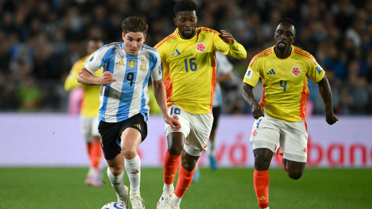 Lerma y Machado jugando contra Argentina