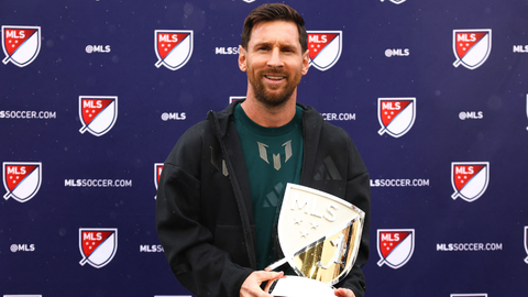 Messi con el trofeo de MVP de la MLS
