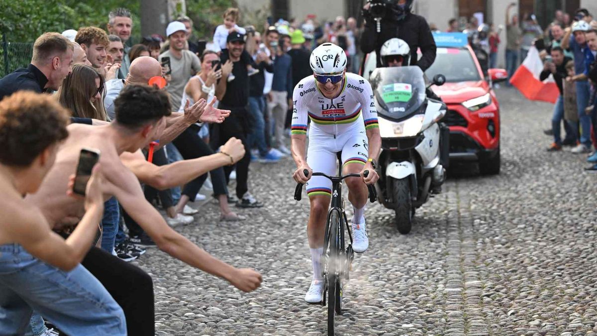 Tadej Pogacar, ciclista esloveno que prepara la temporada 2026