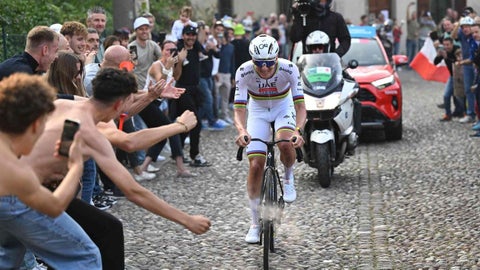 Tadej Pogacar, ciclista esloveno que prepara la temporada 2026