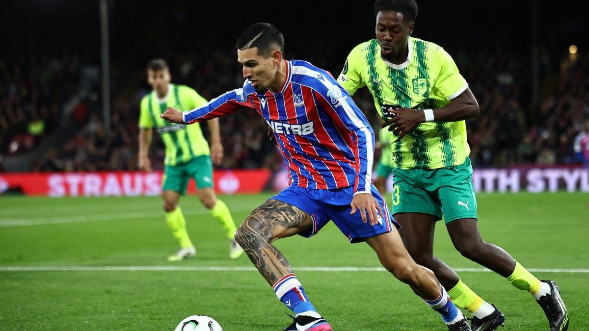Daniel Muñoz con el Crystal Palace