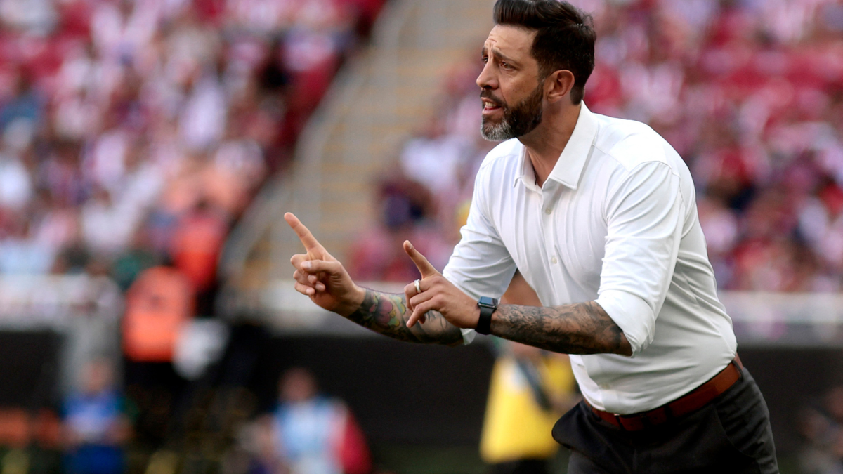 Jorge Bava entrenando a Santa Fe