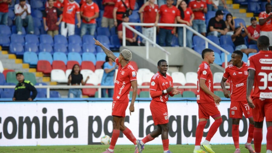Jugadores de América celebrando gol frente a Nacional