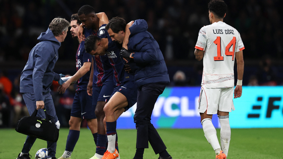 Hakimi sale lesionado tras dura entrada de Luis Díaz