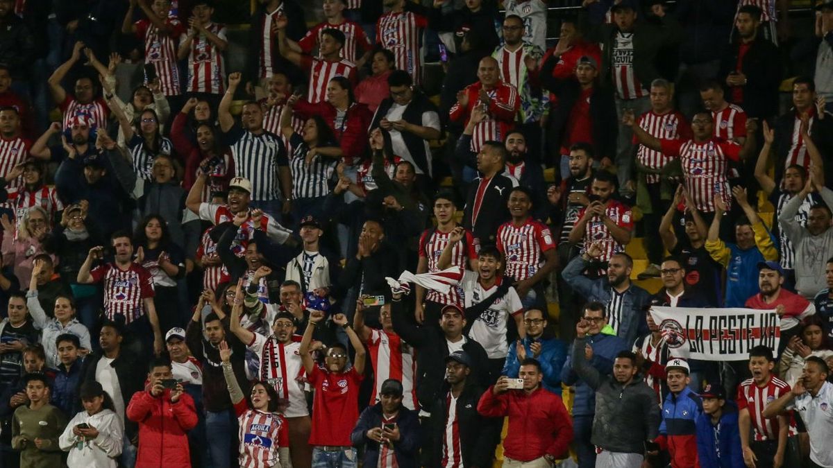 Hinchas de Junior obligaron a detener la final ante Tolima