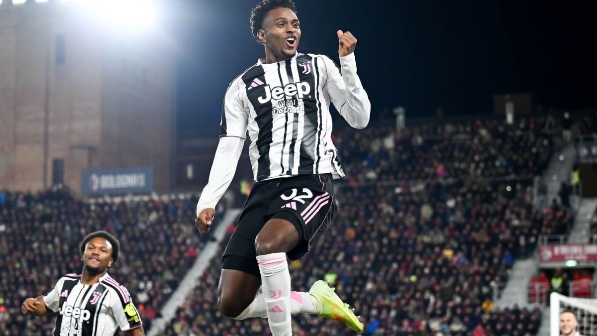 Juan David Cabal celebra su gol vs Bologna