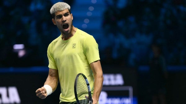 [Video] Locura total de Carlos Alcaraz; ganó el premio al mejor punto del año