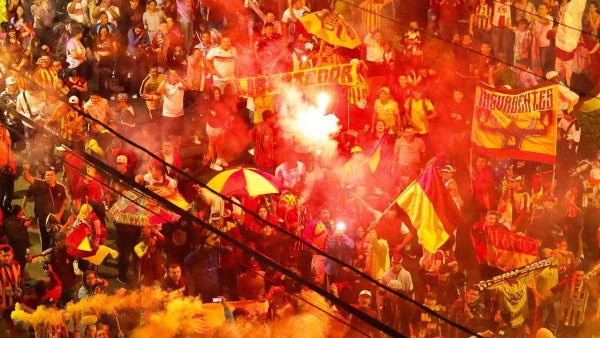[Video] Estalló el 'Mamut': así recibieron los hinchas del Tolima la final ante Junior