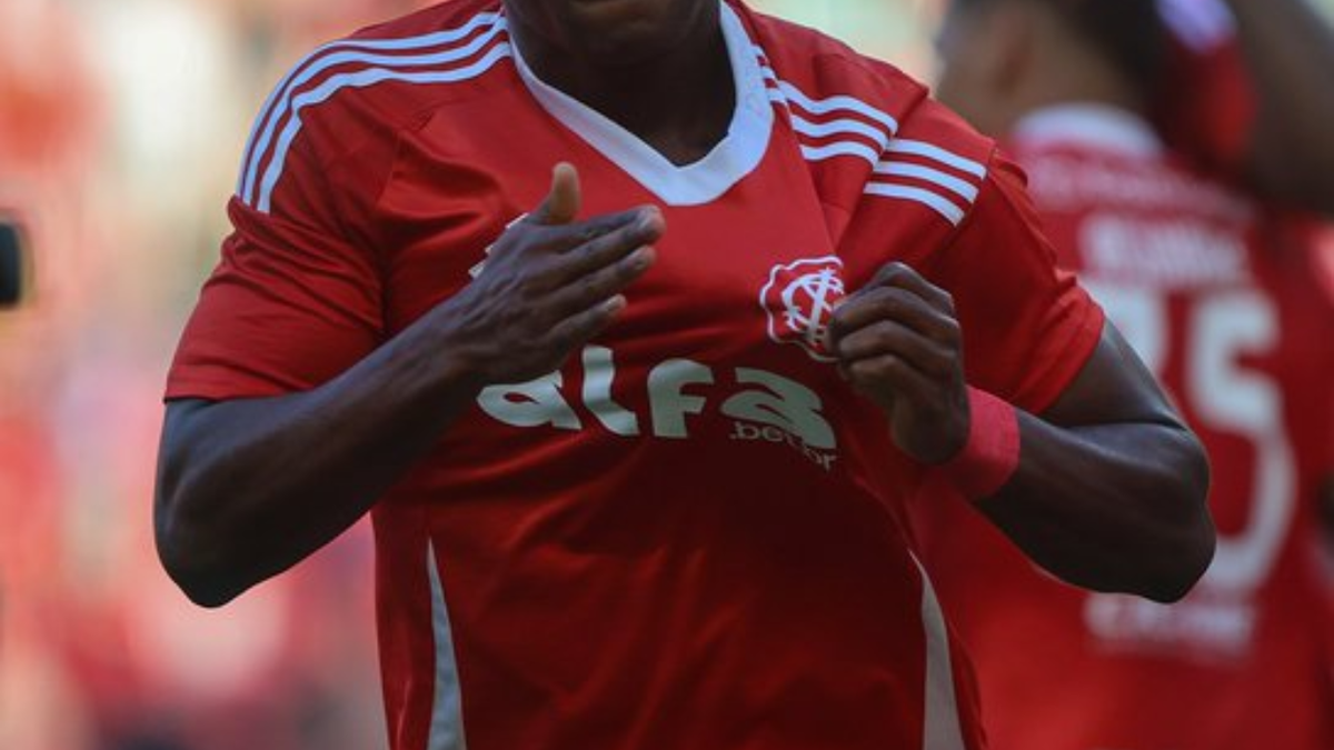 Johan Carbonero con la camiseta de Inter de Porto Alegre