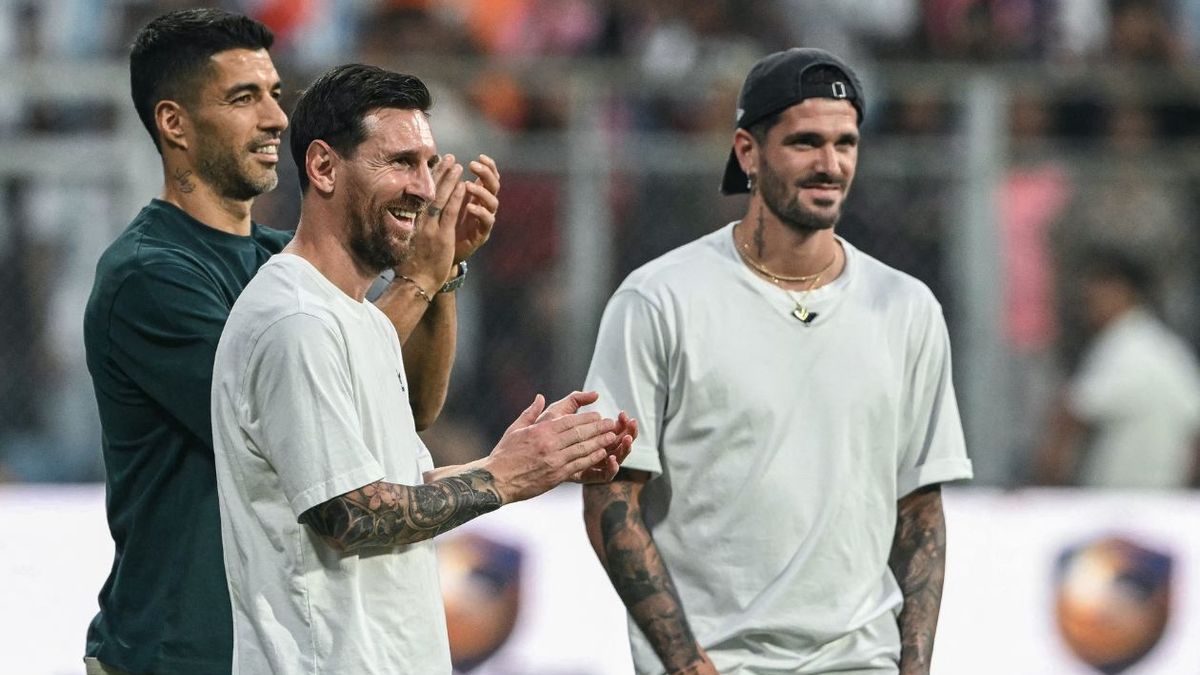 [Fotos] La singular visita de Messi: así posó junto a varios leones en La India