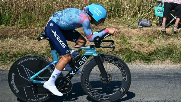 Un colombiano salió del Astana y ya fue anunciado por su nuevo equipo