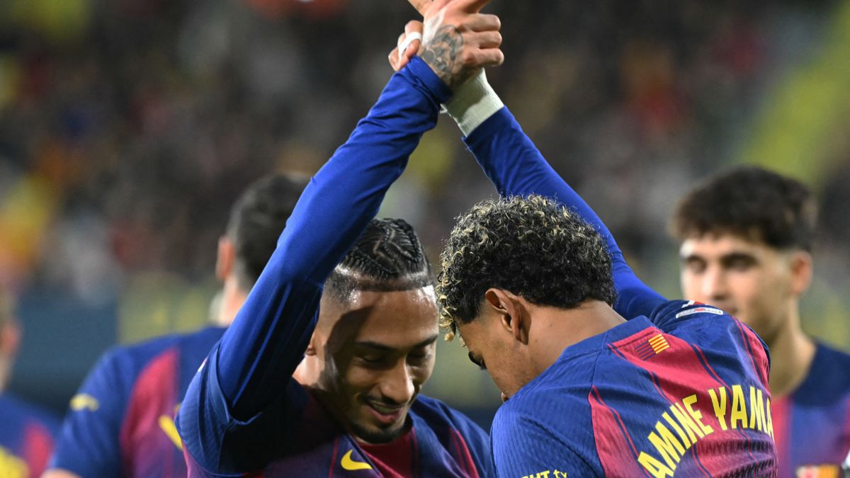 Yamal y Raphinha celebrando el gol