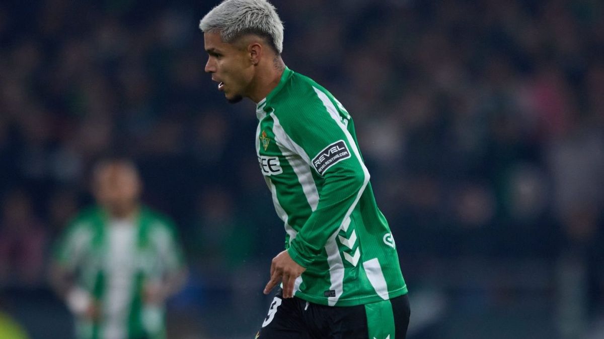 Juan Camilo Hernández marcó nuevo gol con Betis