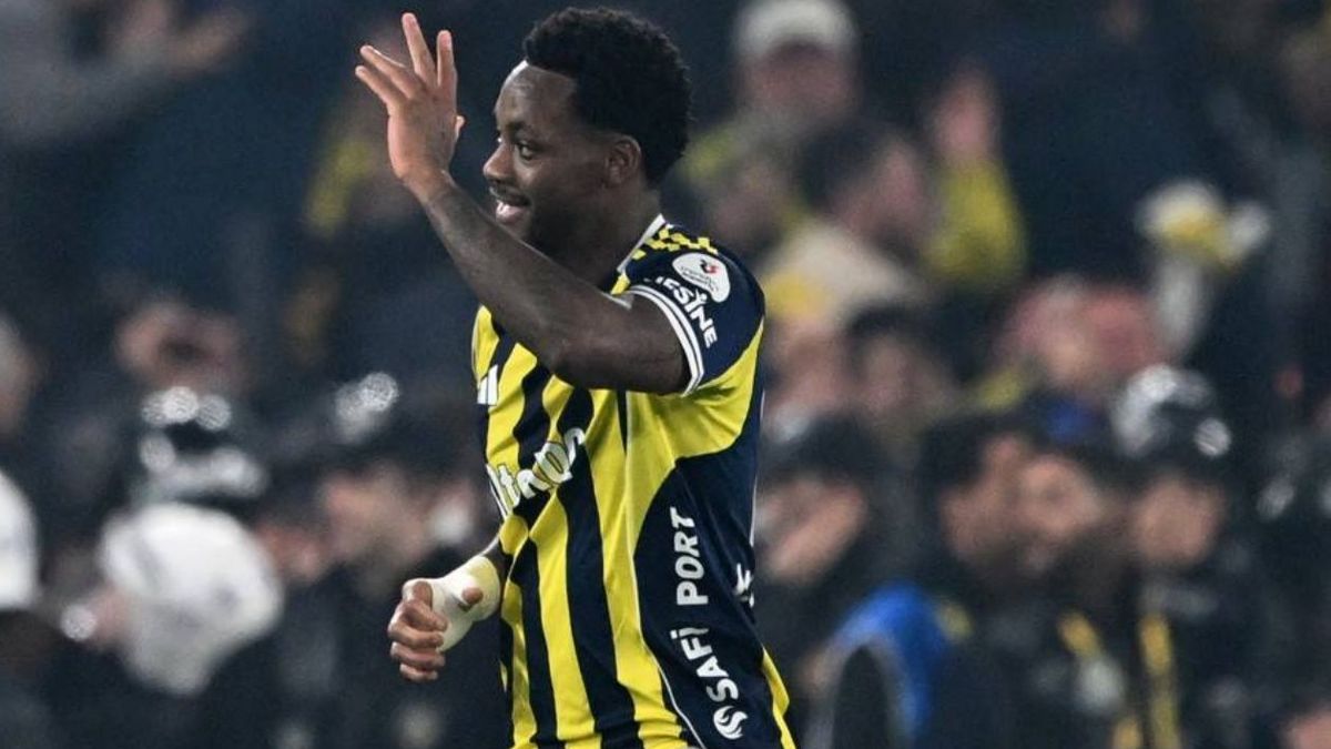 Jhon Jáder Durán con el Fenerbahce