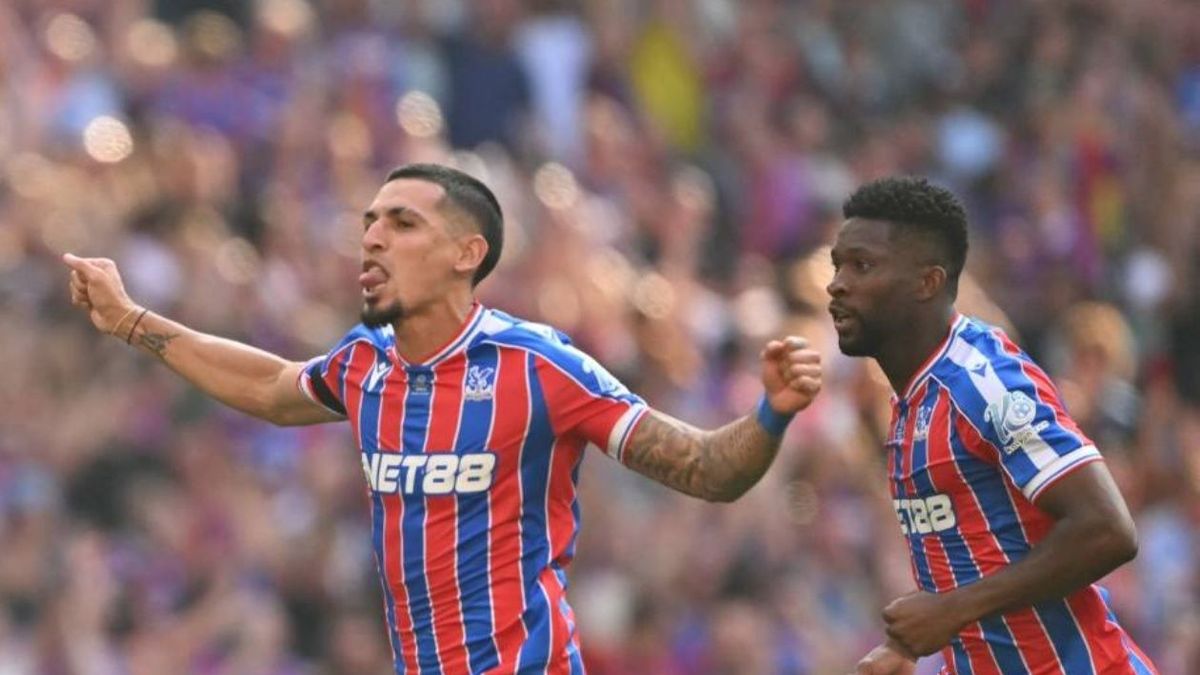 Daniel Muñoz celebra gol con el Crystal Palace