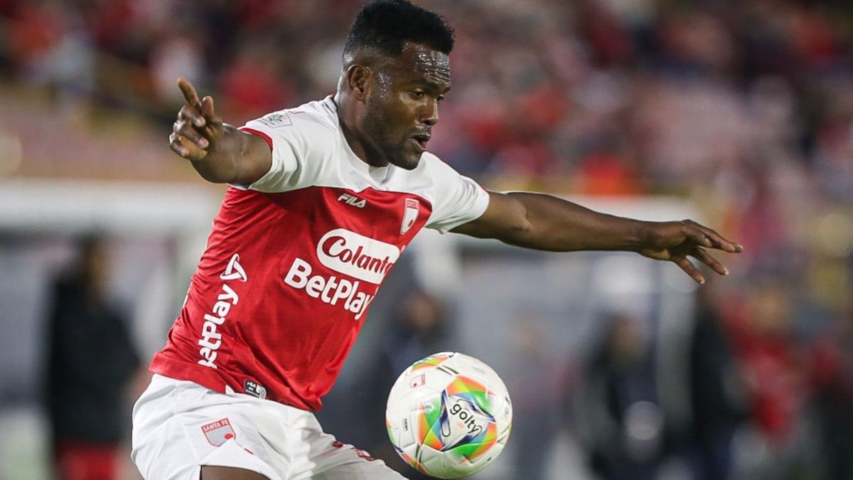 Elvis Perlaza fue anunciado por su nuevo equipo