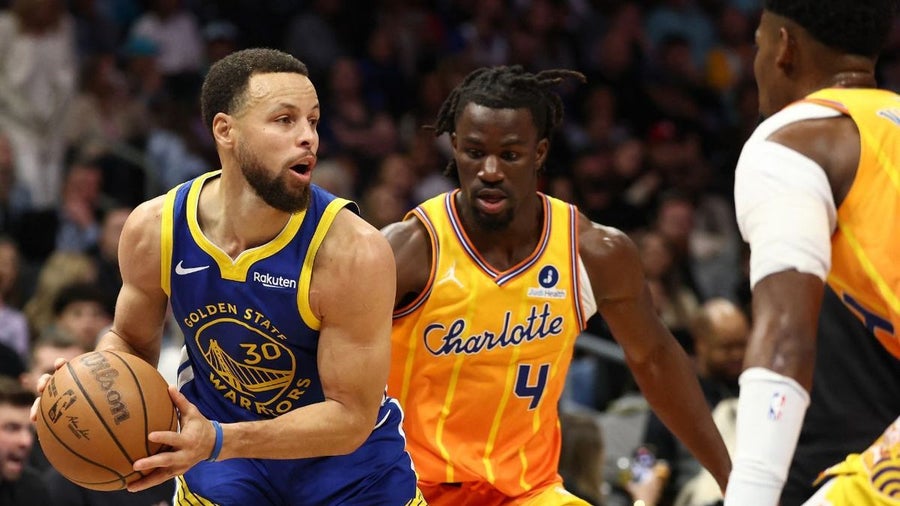 Stephen Curry lideró el triunfo de los Warriors ante Charlotte Hornets