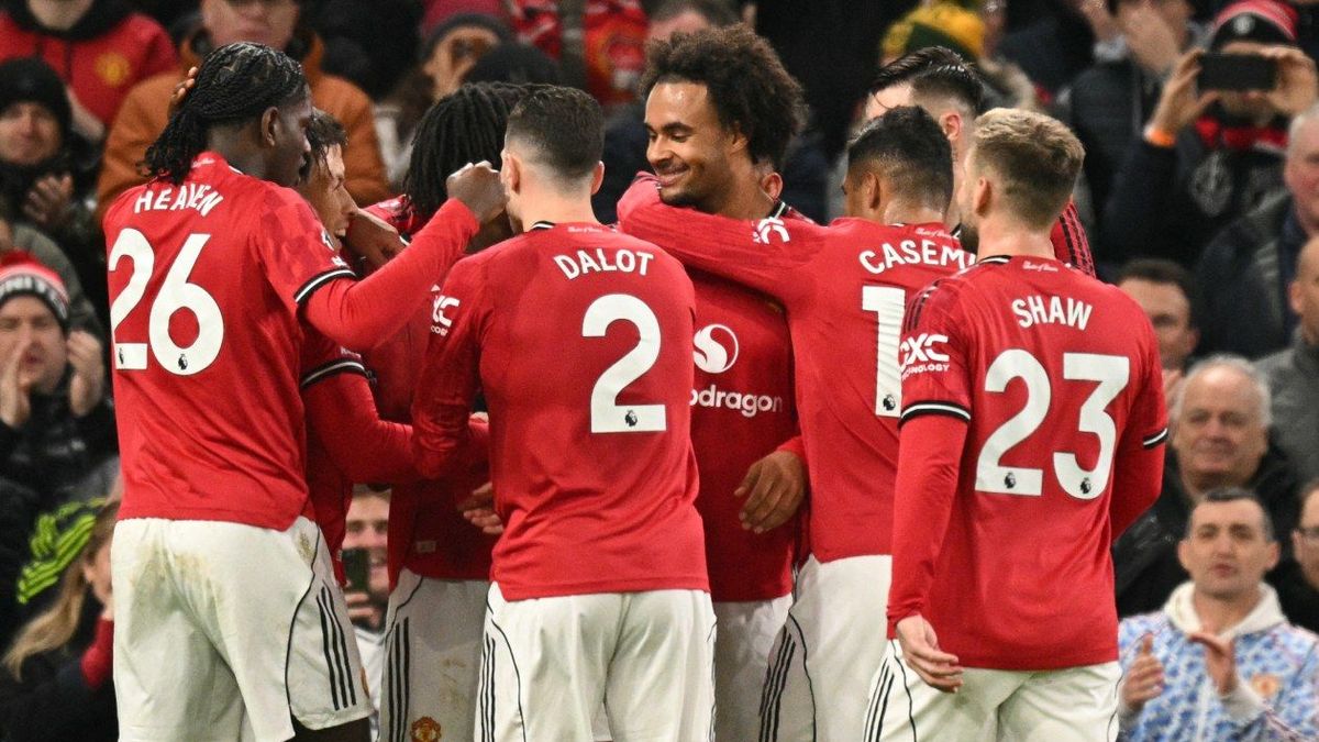 Manchester United busca nuevo entrenador para el 2026