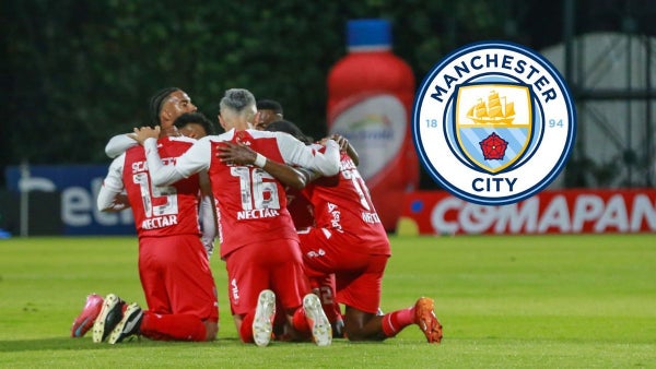 Un delantero con pasado en Manchester City ya entrena con Santa Fe
