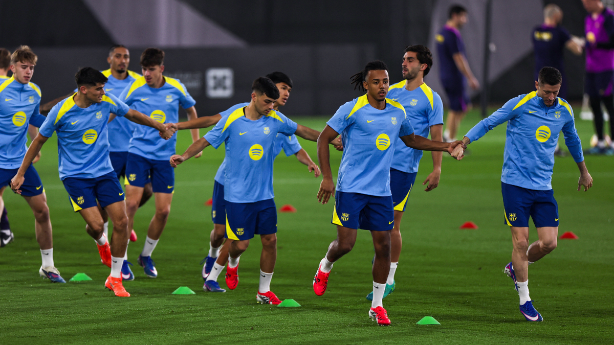 El FC Barcelona entrenando previo a la Supercopa