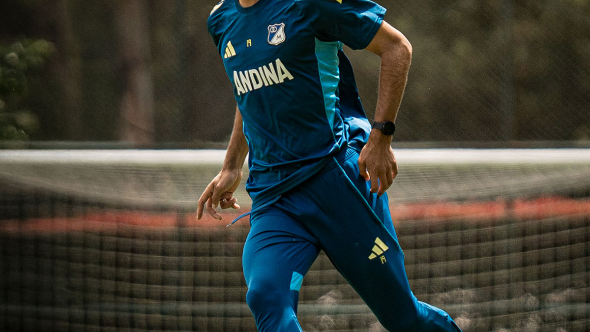 Jugador de Millonarios entrenando