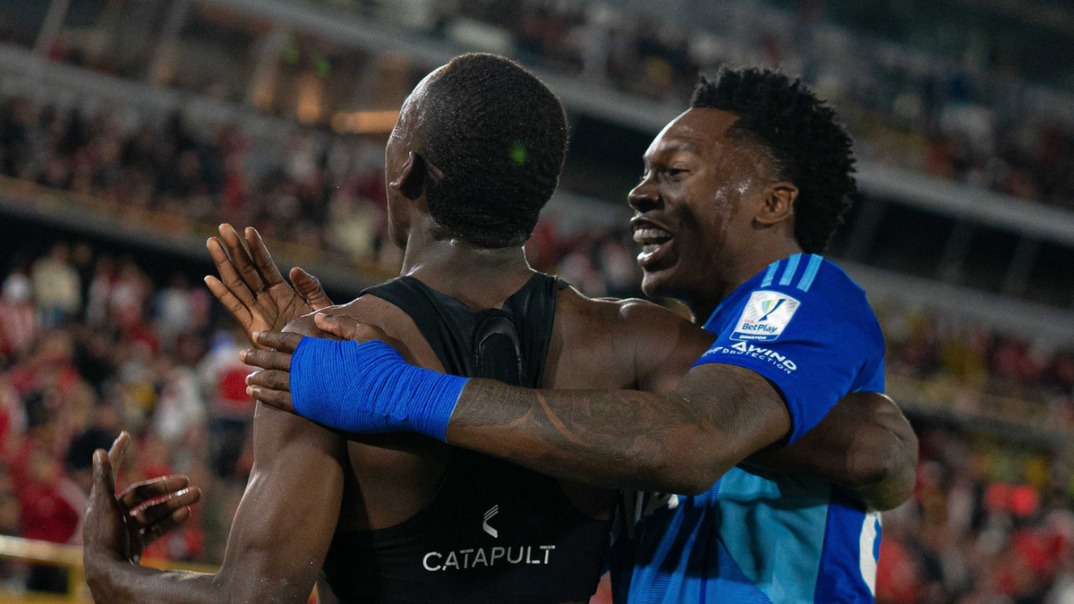 Jugadores de Millonarios celebrando un gol