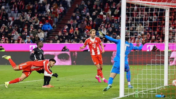 VIDEO - Luis Díaz sigue en racha: golazo del colombiano contra Wolfsburgo