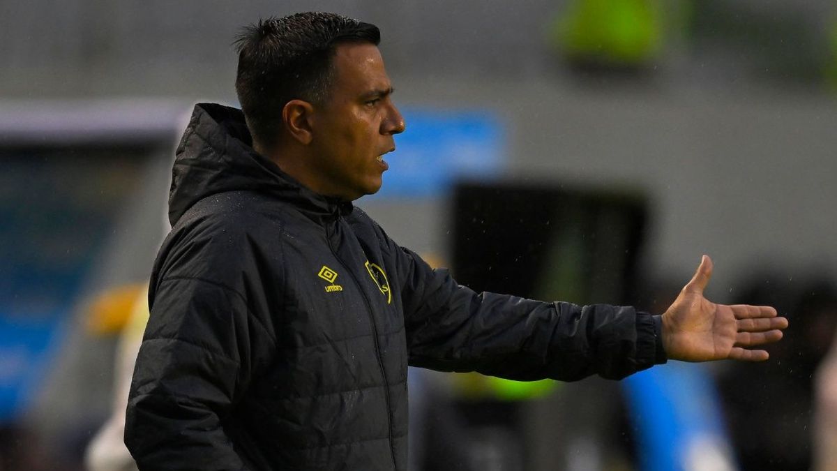 César Farías volverá a dirigir en Ecuador