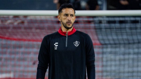 [Video] Terrible susto con Camilo Vargas; se salvó de grave lesión jugando en Atlas