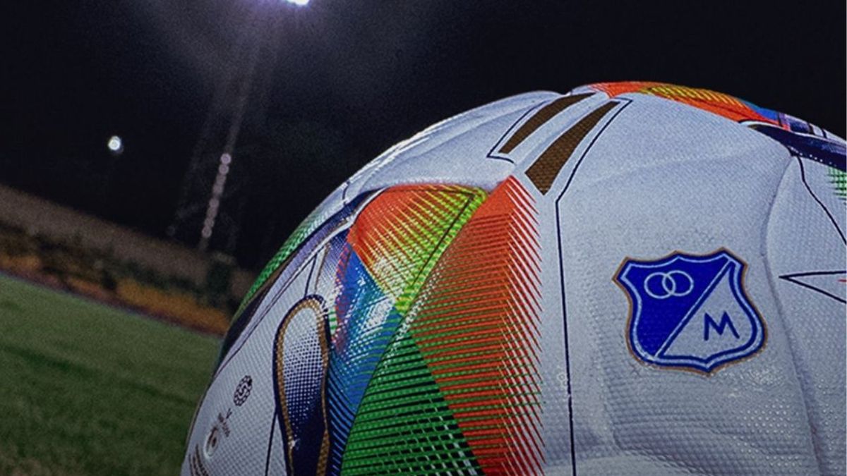 Balón con escudo de Millonarios