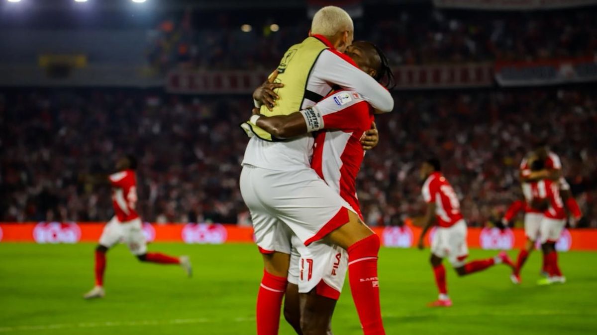 Hugo Rodallega celebra gol
