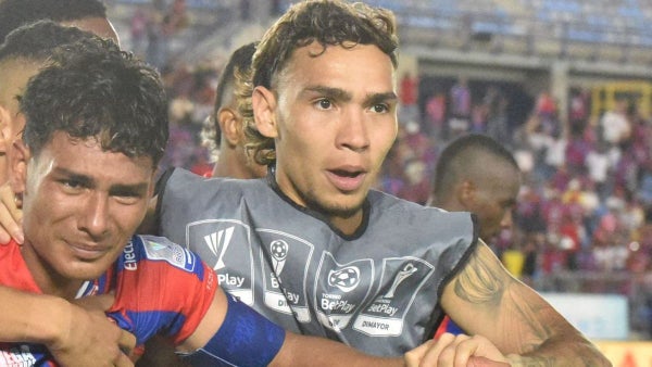 [Video] El Caballo Márquez debutó en su nuevo equipo y participó en un gol agónico