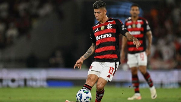 Flamengo le pone competencia a Jorge Carrascal: volante llegaría desde la Premier League