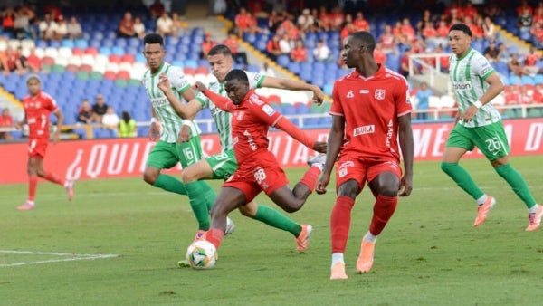 América y Nacional arman guerra por central uruguayo del FPC: habría ofertas formales