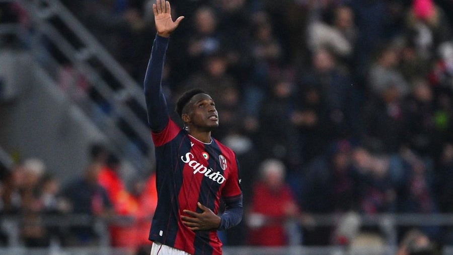 Jhon Janer Lucumí con el Bologna