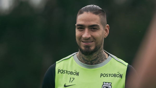 Cristian Arango, como un hincha más tras su llegada a Atlético Nacional