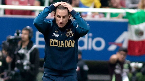 Beccacece podría no dirigir el Mundial con Ecuador: un equipo lo buscaría con urgencias