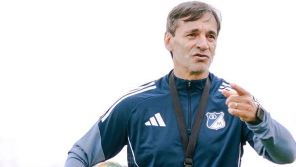 Fabián Bustos se desahogó por derrota de Millonarios: críticas al arbitraje y a sus jugadores