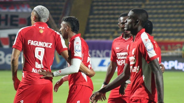 Santa Fe pondría color azul en su camiseta y abrió el debate entre sus hinchas