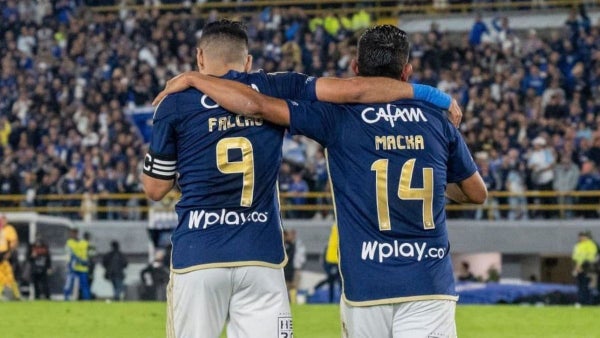 [Video] Falcao recibió regalo especial de Mackalister: emotivo discurso en su cumpleaños