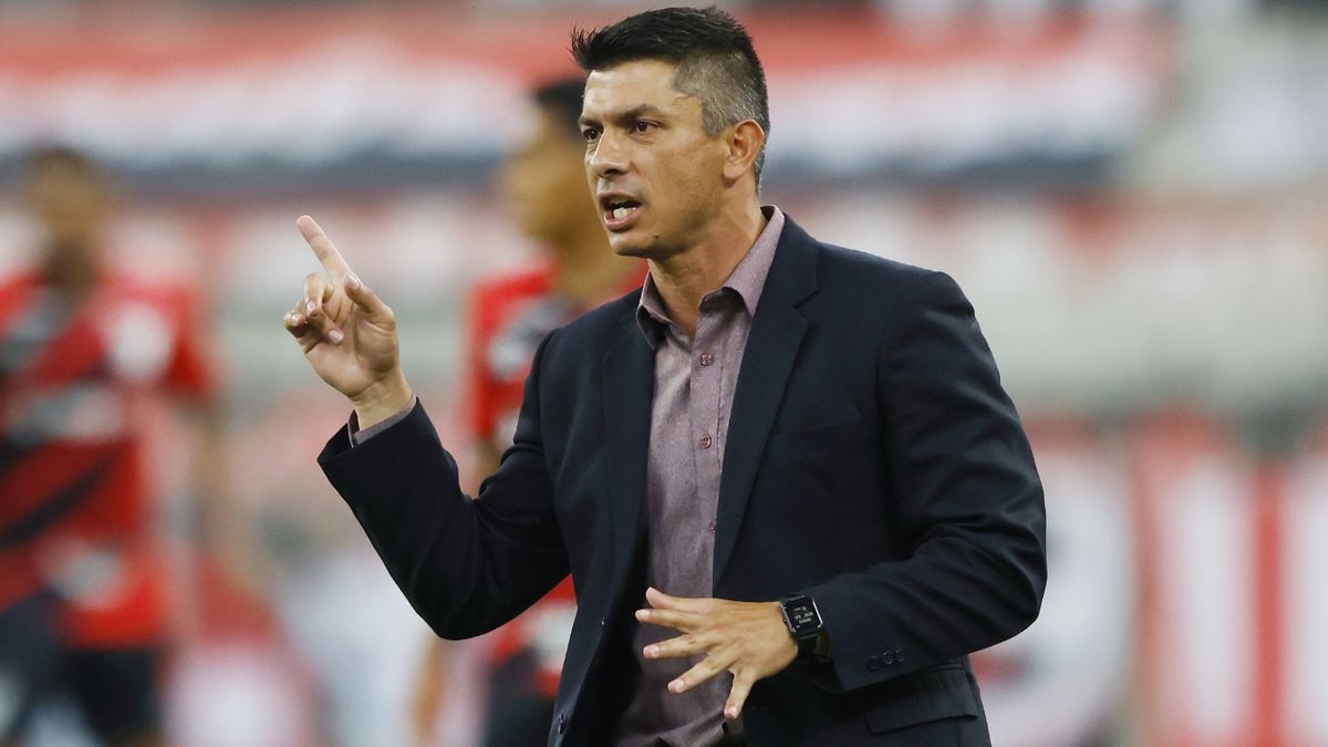 Equipo de la Liga Betplay le abriría las puertas al regreso de Gustavo Florentín para dirigir.