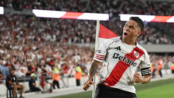 Juan Fernando Quintero brilla en Argentina: impresionante registro alcanzado