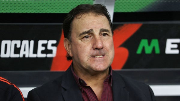 La Selección Colombia podría quedarse sin DT: Lorenzo es llamado por un club grande