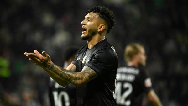 Luis Javier Suárez brilla en Sporting: líder de dos rankings en Portugal