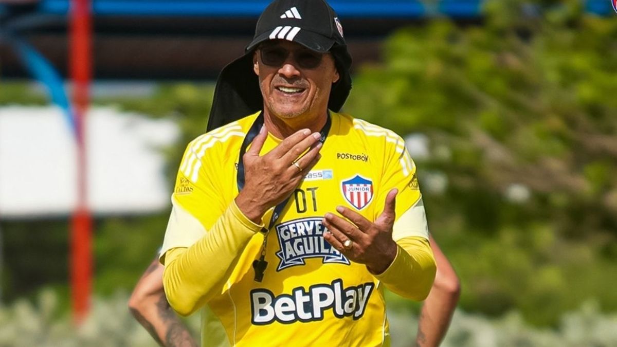 Alfredo Arias, DT de Junior.