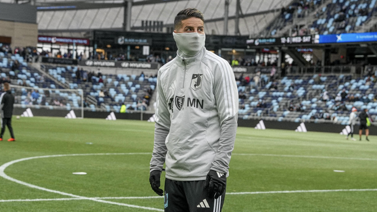 Problemas en el debut de James Rodríguez con Minnesota