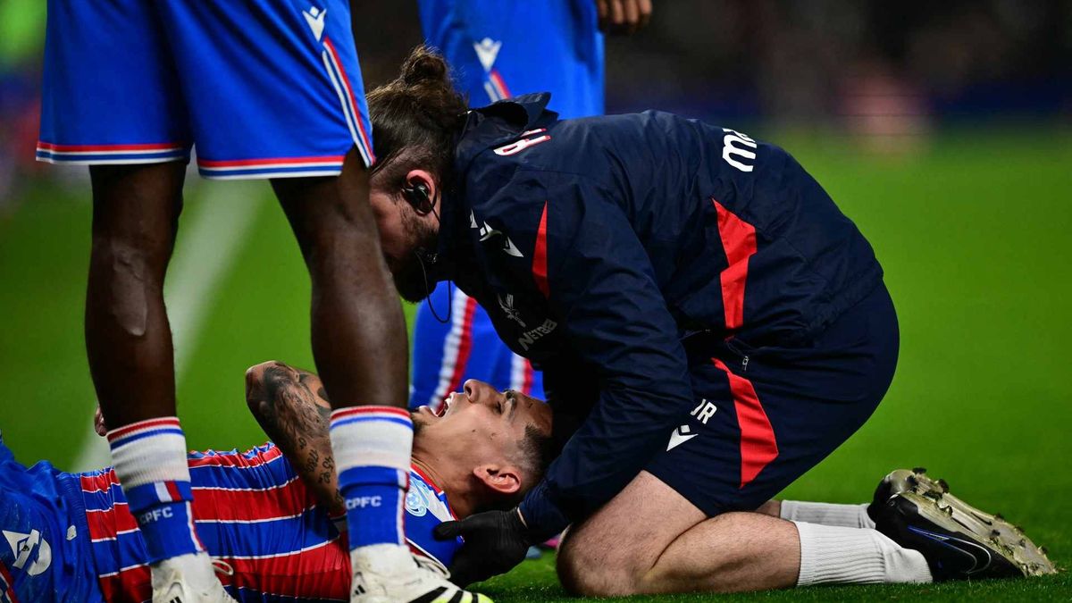 Daniel Muñoz, futbolista colombiano en Crystal Palace