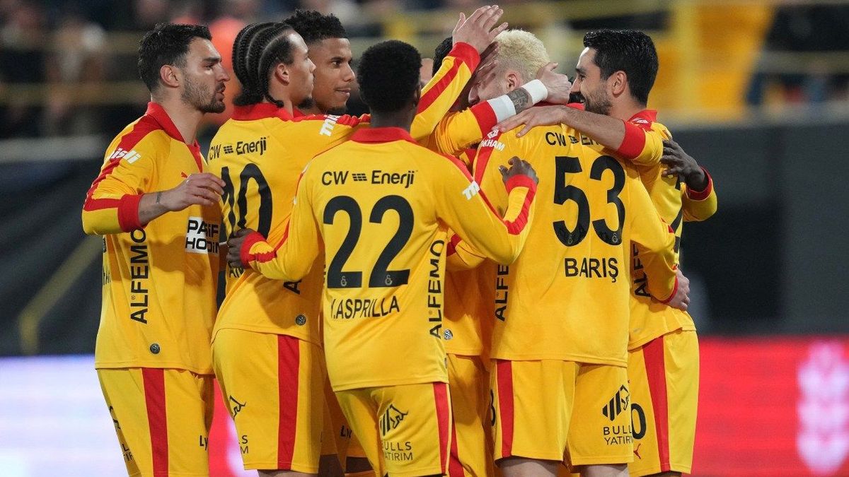 Yáser Asprilla con el Galatasaray