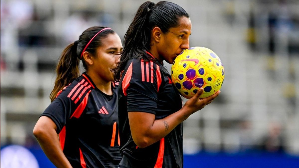 Leicy Santos y Manuela Vanegas, jugadoras de la Selección Colombia Femenina.